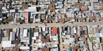 Aumento de 508% em Demolições de Moradias Irregulares no Distrito Federal: Impactos e Abordagens